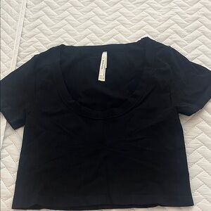 Babaton Black Scoop Neck Crop Tee